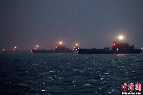 Diễn tập vượt biển đổ bộ bắn đạn thật ban đêm liên hợp lục, hải, không quân của Trung Quốc (công bố ngày 18 tháng 11 năm 2013)